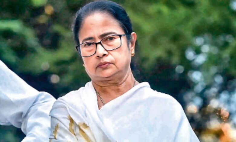 ममता बनर्जी को बड़ा राजनीतिक झटका: चंद्रिमा भट्टाचार्य ने सभी पदों से दिया इस्तीफा