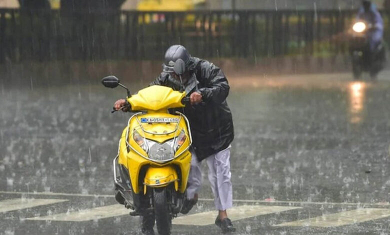 MP Weather Update: मध्य प्रदेश के 22 जिलों में भारी बारिश का अलर्ट, जानें कब तक एक्टिव रहेगा मानसून